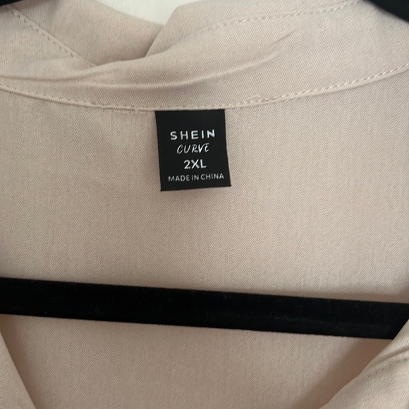 SHEIN Curve - Beige Long Sleeve Button Down Blouse (Plus Size - 2x) - Picture 3 of 3